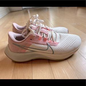 Nike Women’s Air Zoom Pegasus 38 Running Shoe - Size 7 US
